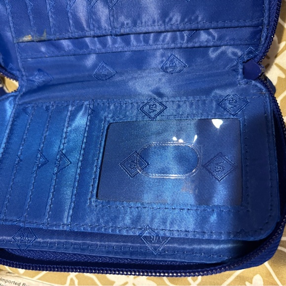 Vera Bradley Blue and White Crossbody Bag (University of Kentucky) - Picture 7 of 11